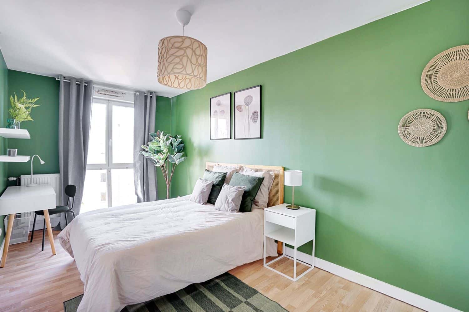 Move into this contemporary 14 m² room in coliving just outside of Paris