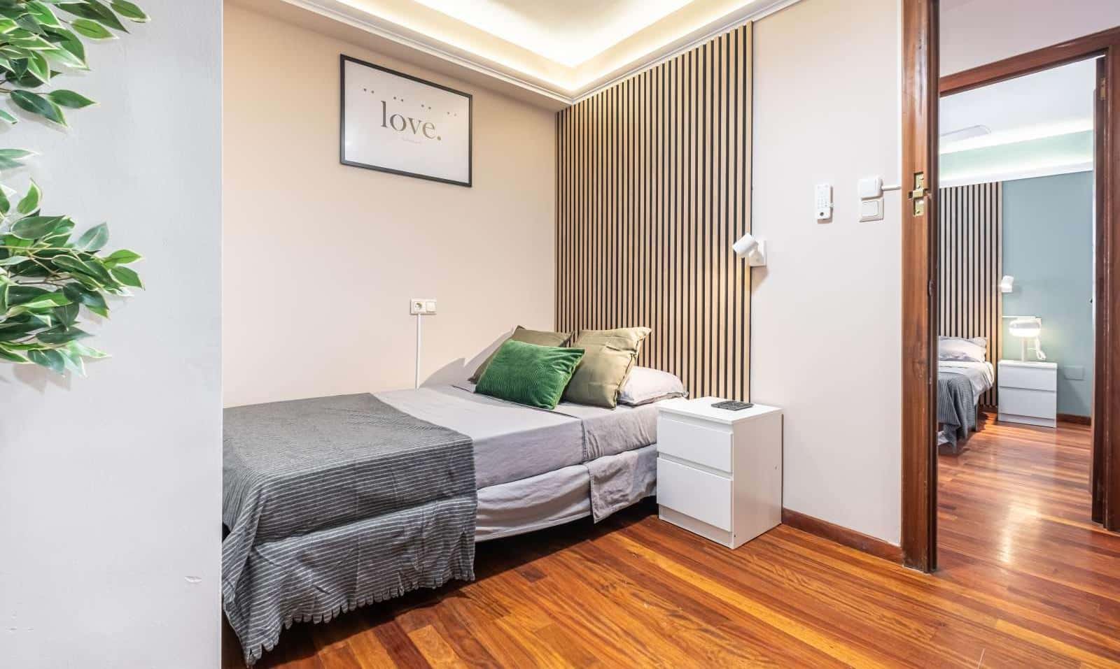 Double bed in Rooms for rent in Alicante