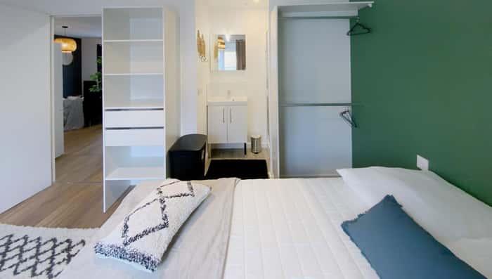 Listing photo thumbnail