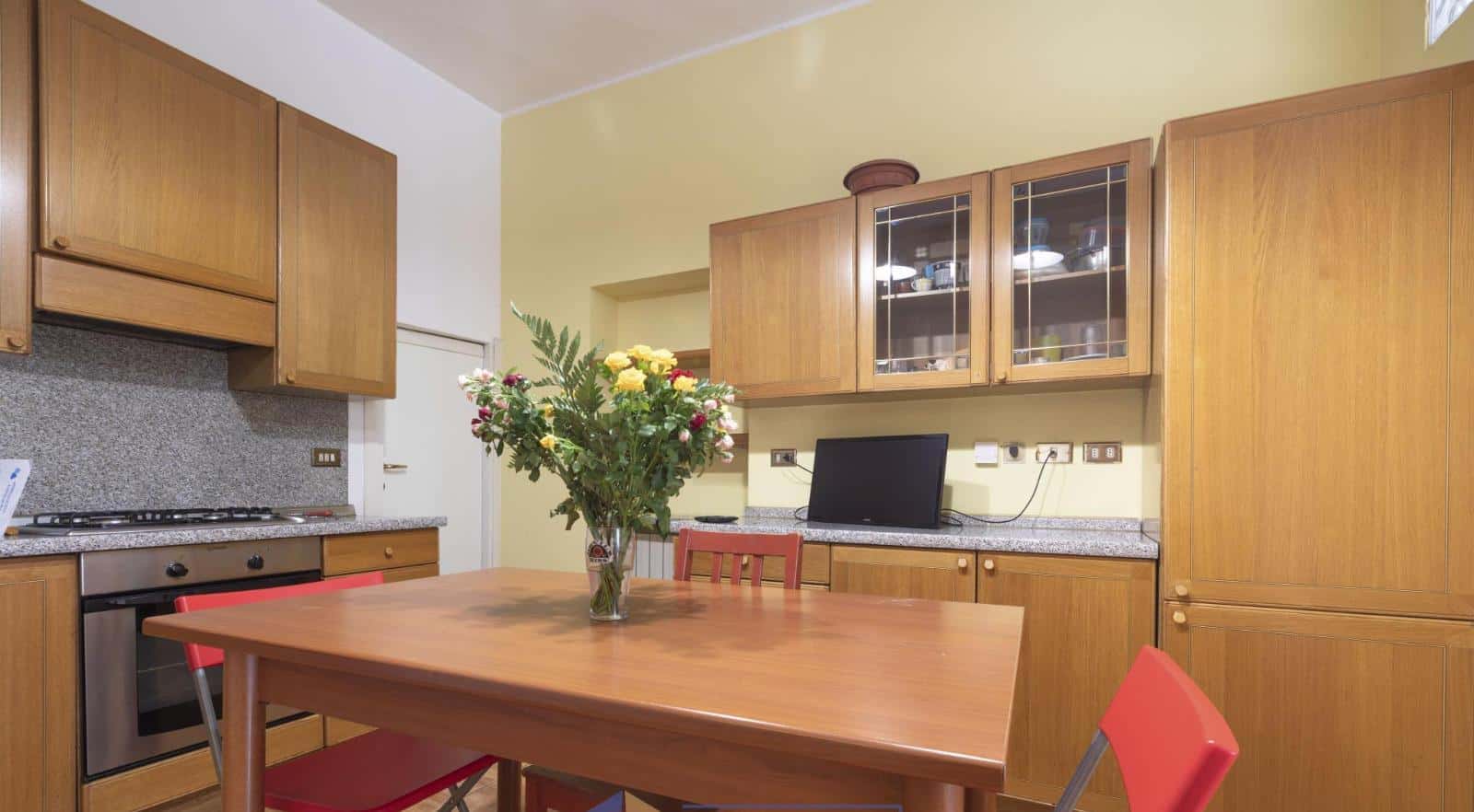 Quarto em Corso San Gottardo, Milano para 68 m² com 2 quartos