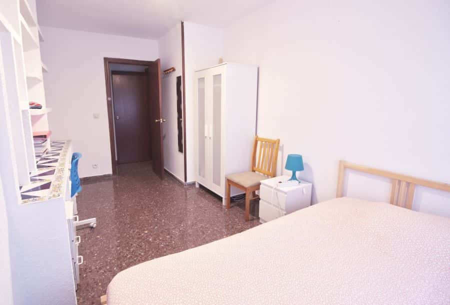Habitación en piso de 4 habitaciones en Algirós