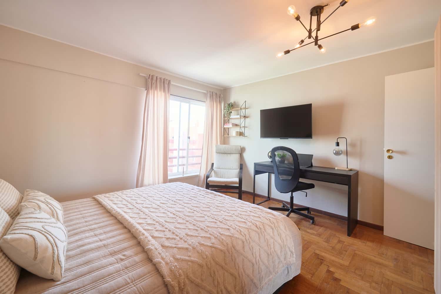 Room 2 - 84. Rua Engenheiro Caldeira Rodrigues 9 7D