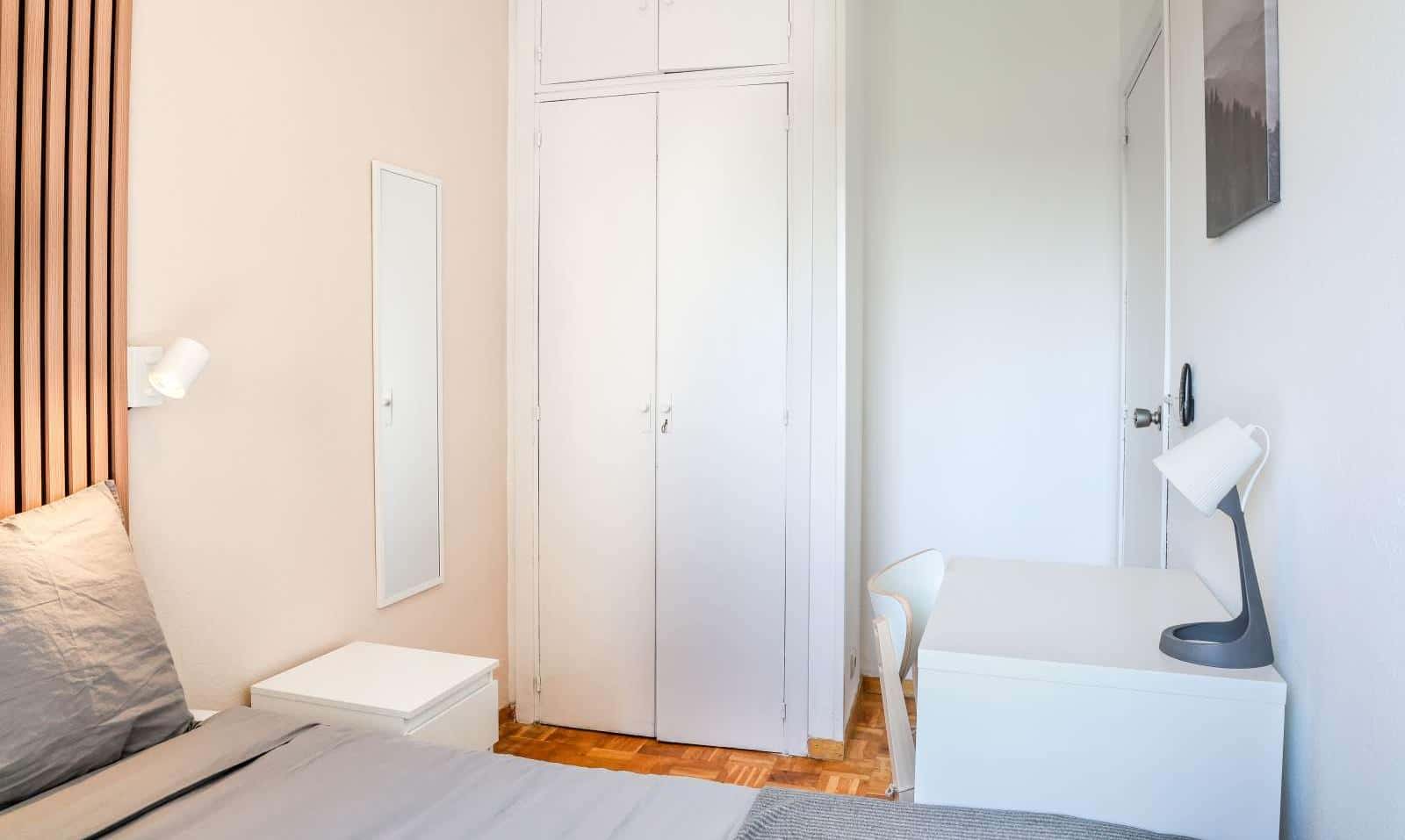 Double bed in Rooms for rent in Madrid