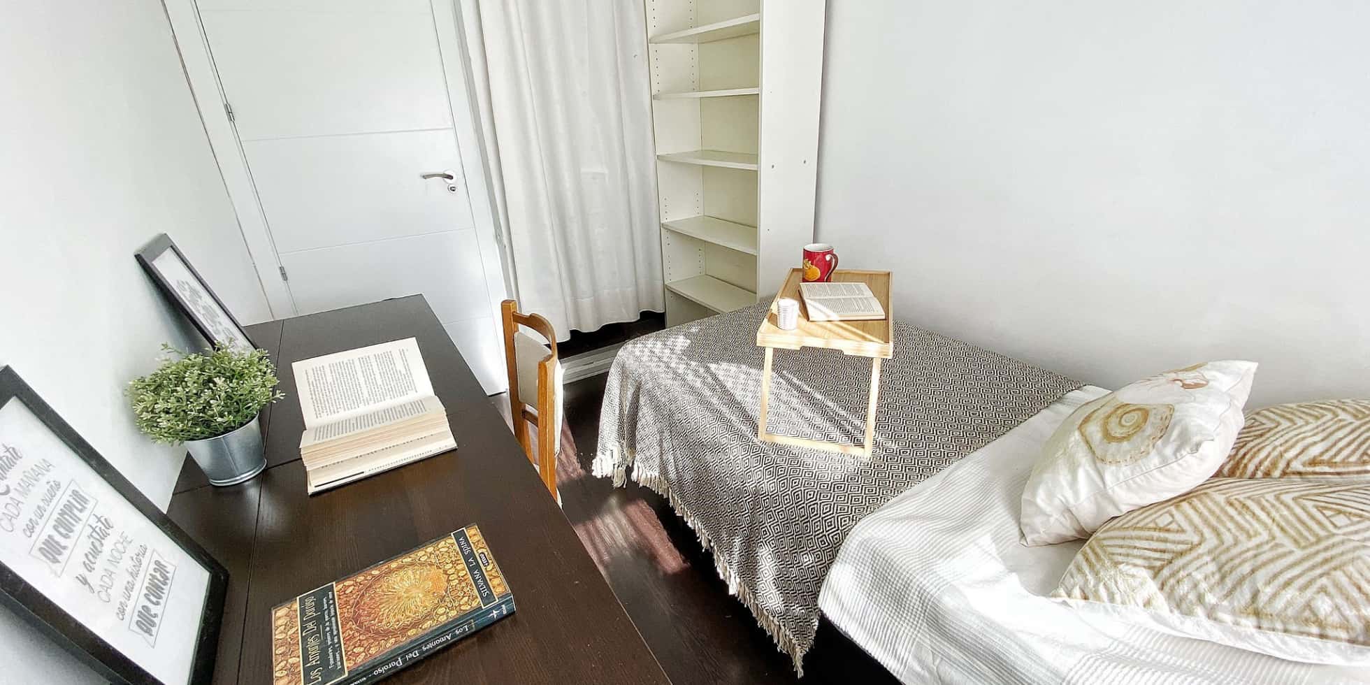 Calle de Escalona, 82 (ONLY STUDENTS)