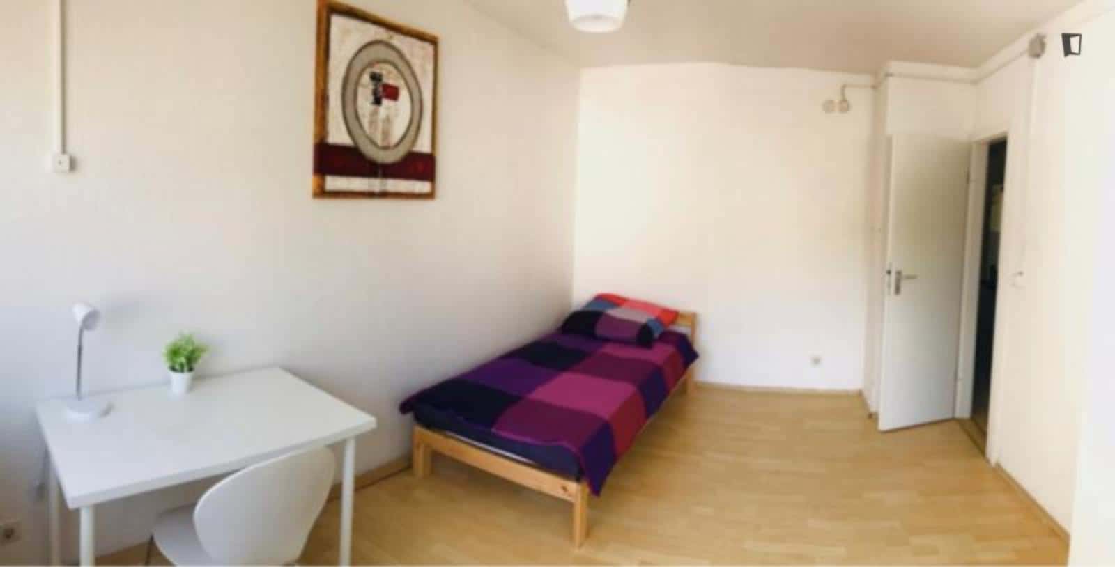 Room in Friedrich-Ebert-Straße, Bremen with 5 bedrooms - Photo 2