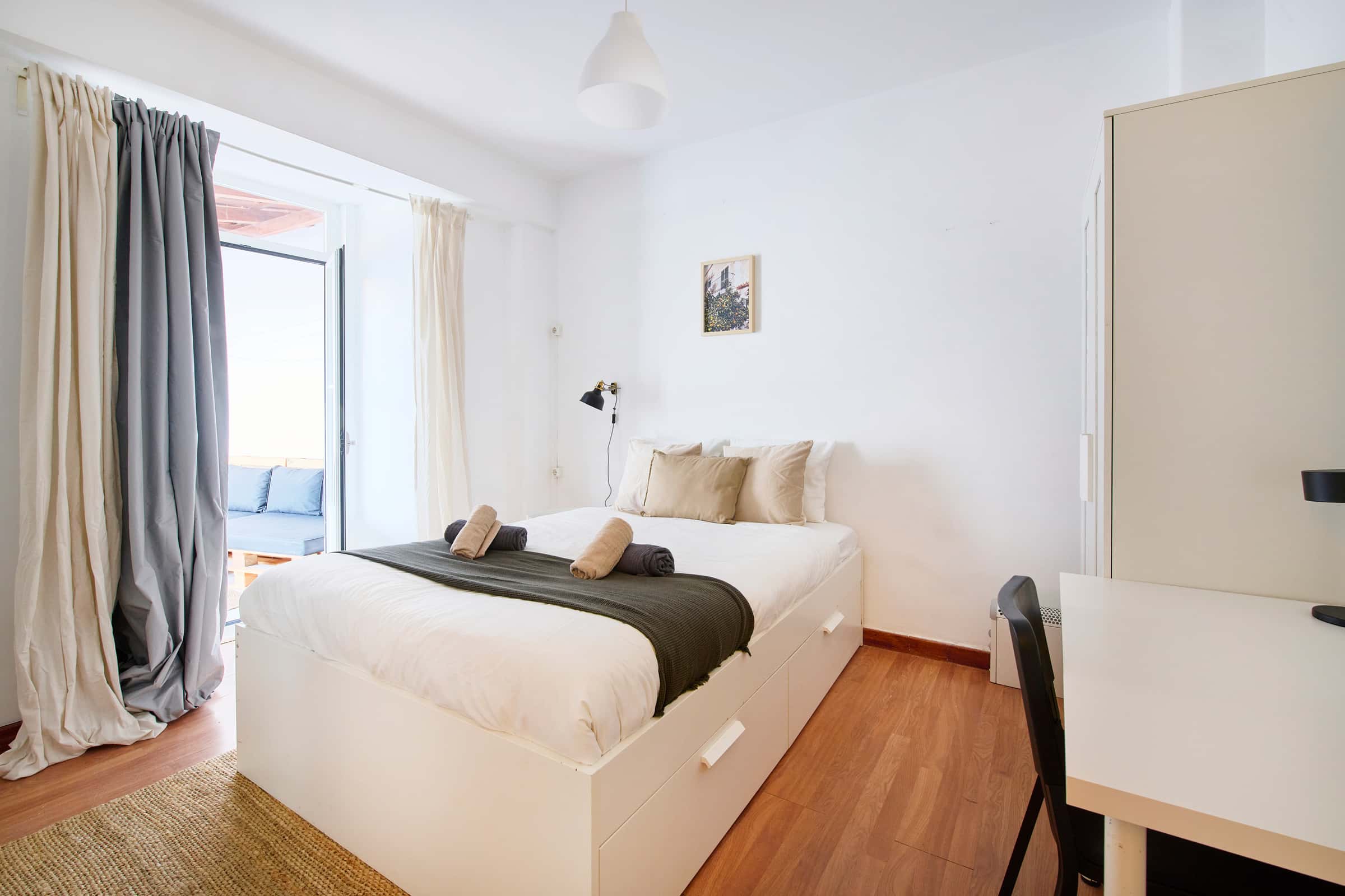 Comfortable double bedroom with balcony in Saldanha - Room 5