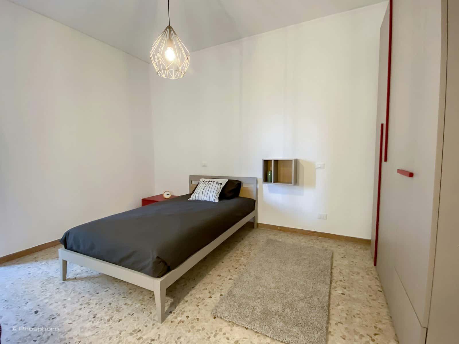 Stanza in Via Marcantonio della Torre, Verona di 75 m² con 3 camere