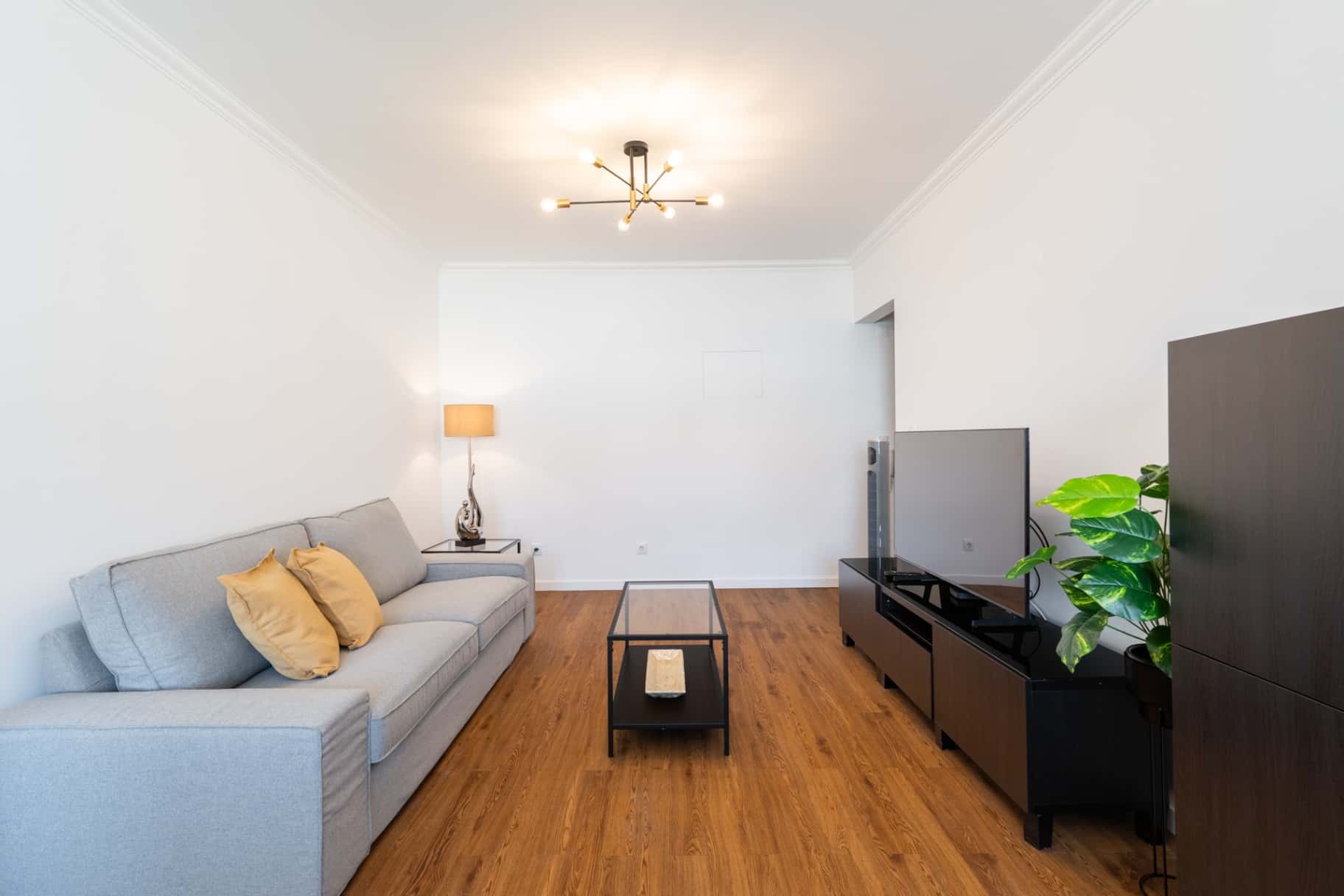 Apartment in Rua António Louro, Parede with 90 m² and 2 bedrooms