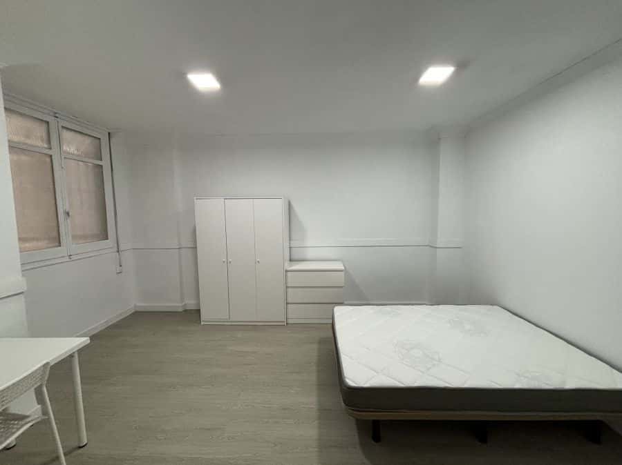 Habitación en piso de 7 habitaciones