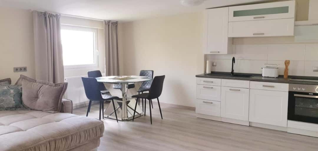 2-Zimmer-Wohnung am Karlsplatz – ideal für Dauer- oder Firmenmiete