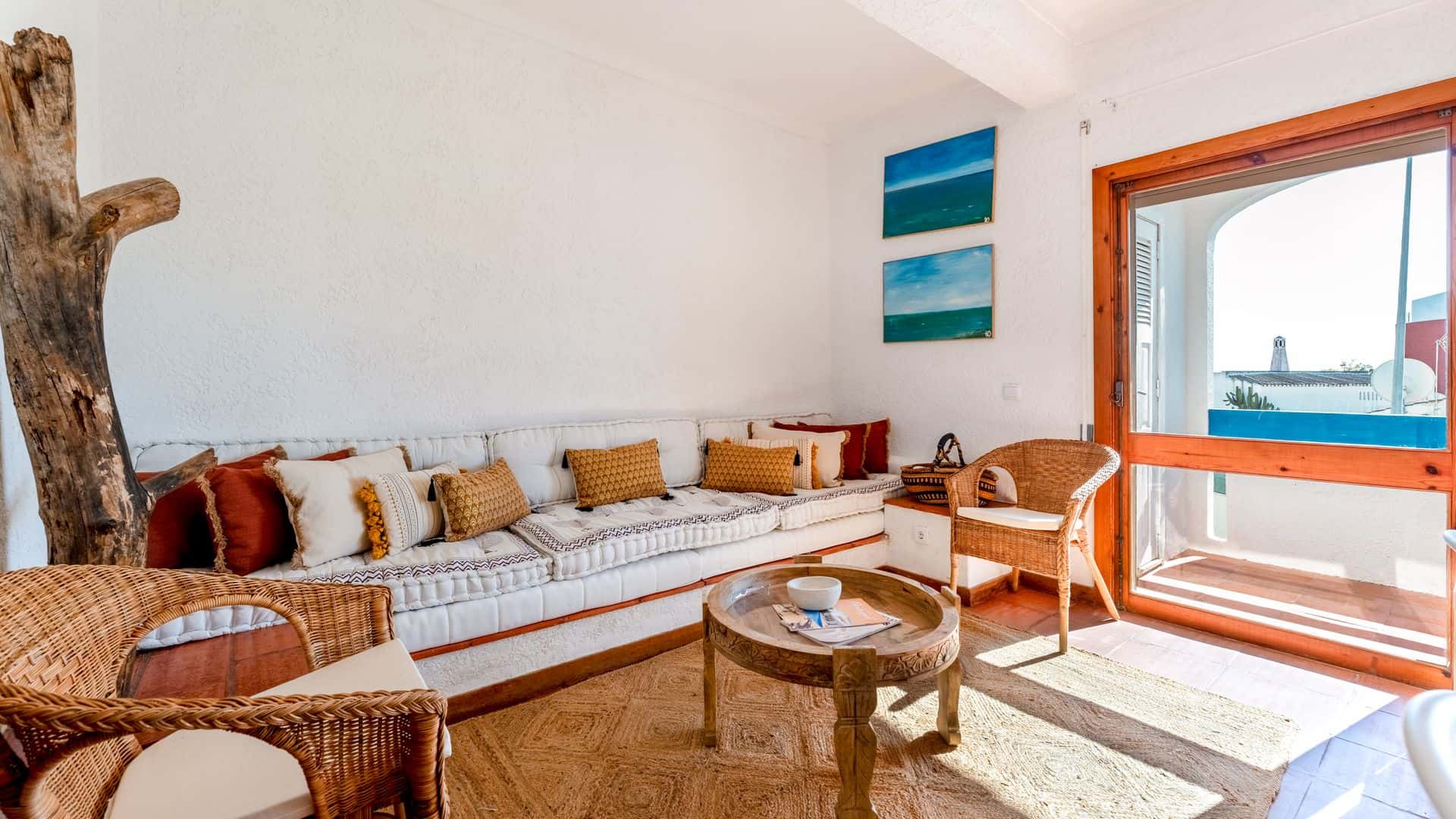 Comfy 2 BDR Apartment W/ Balcony