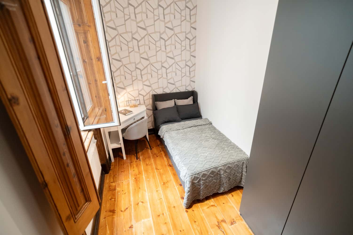 Room 9 - 105. Avenida da Liberdade 262 5D