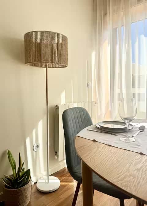 Spacious Apartment with balcony in Lavra