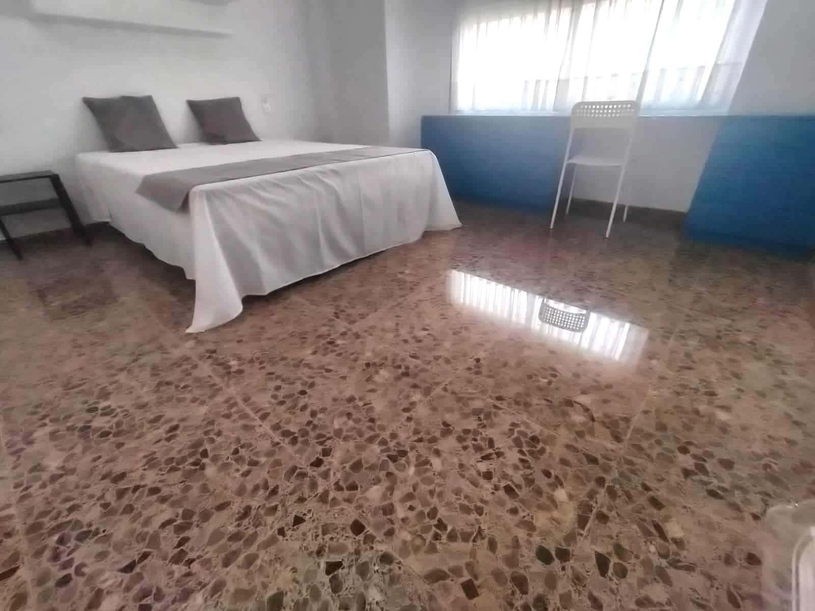 Habitacion privada en Amparo Iturbi , Valencia