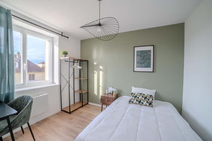 Listing photo thumbnail