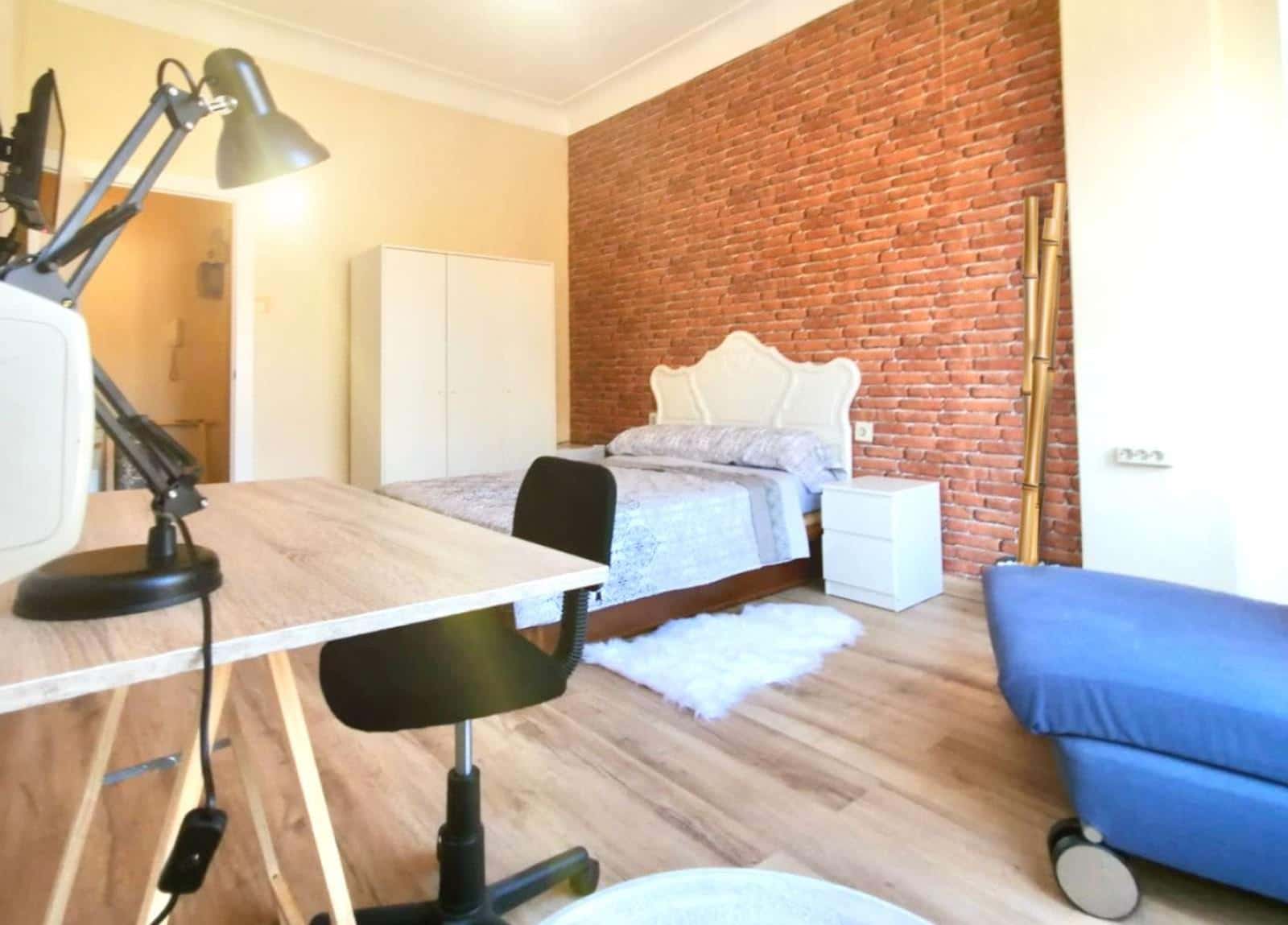 Double bed in Rooms for rent in 5-bedroom apartment in Alipark