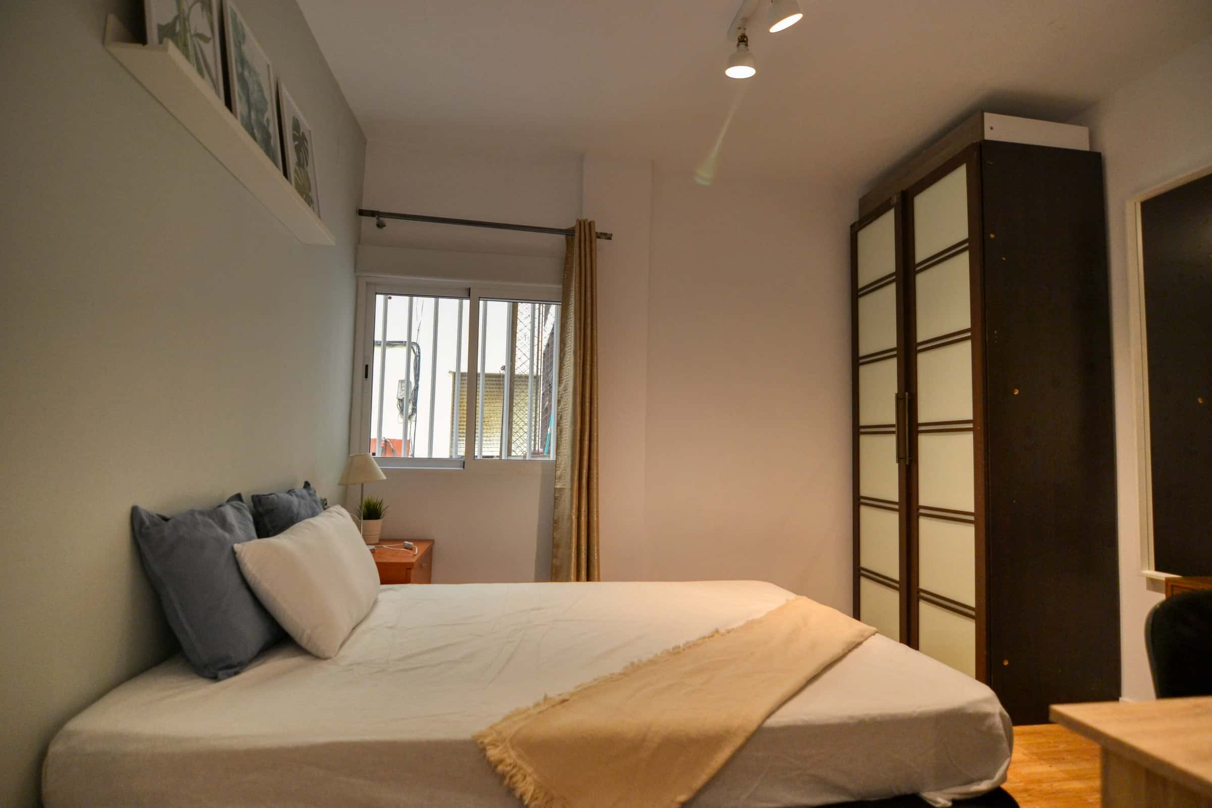Chambre dans Calle de Cartagena, Madrid pour 100 m² avec 5 chambres