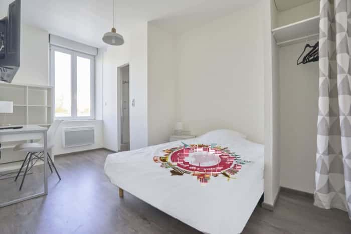 Listing photo thumbnail