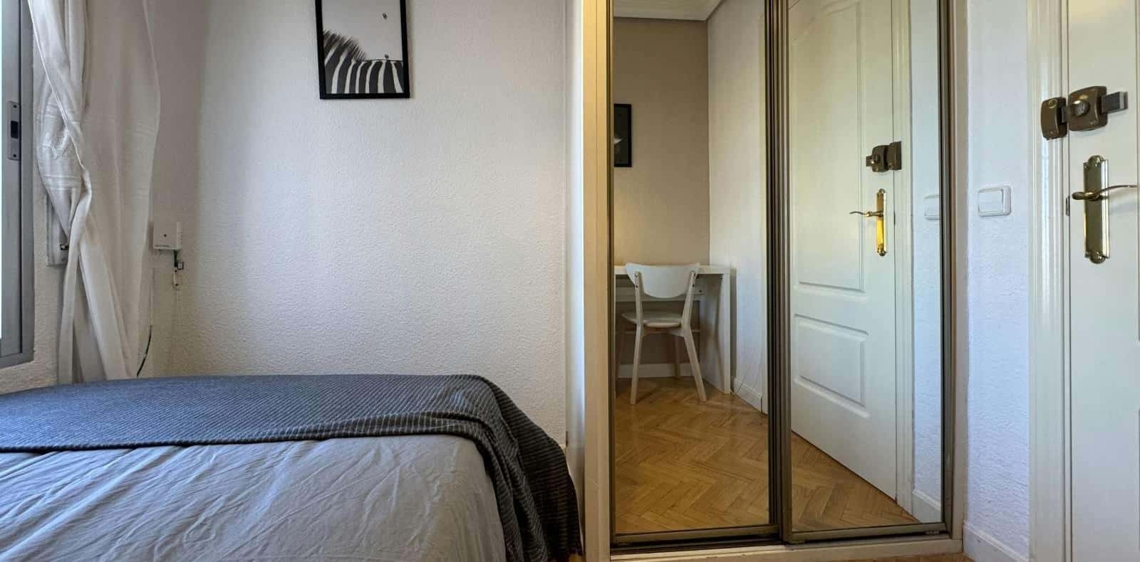 Double bed in Rooms for rent in de Tribaldos