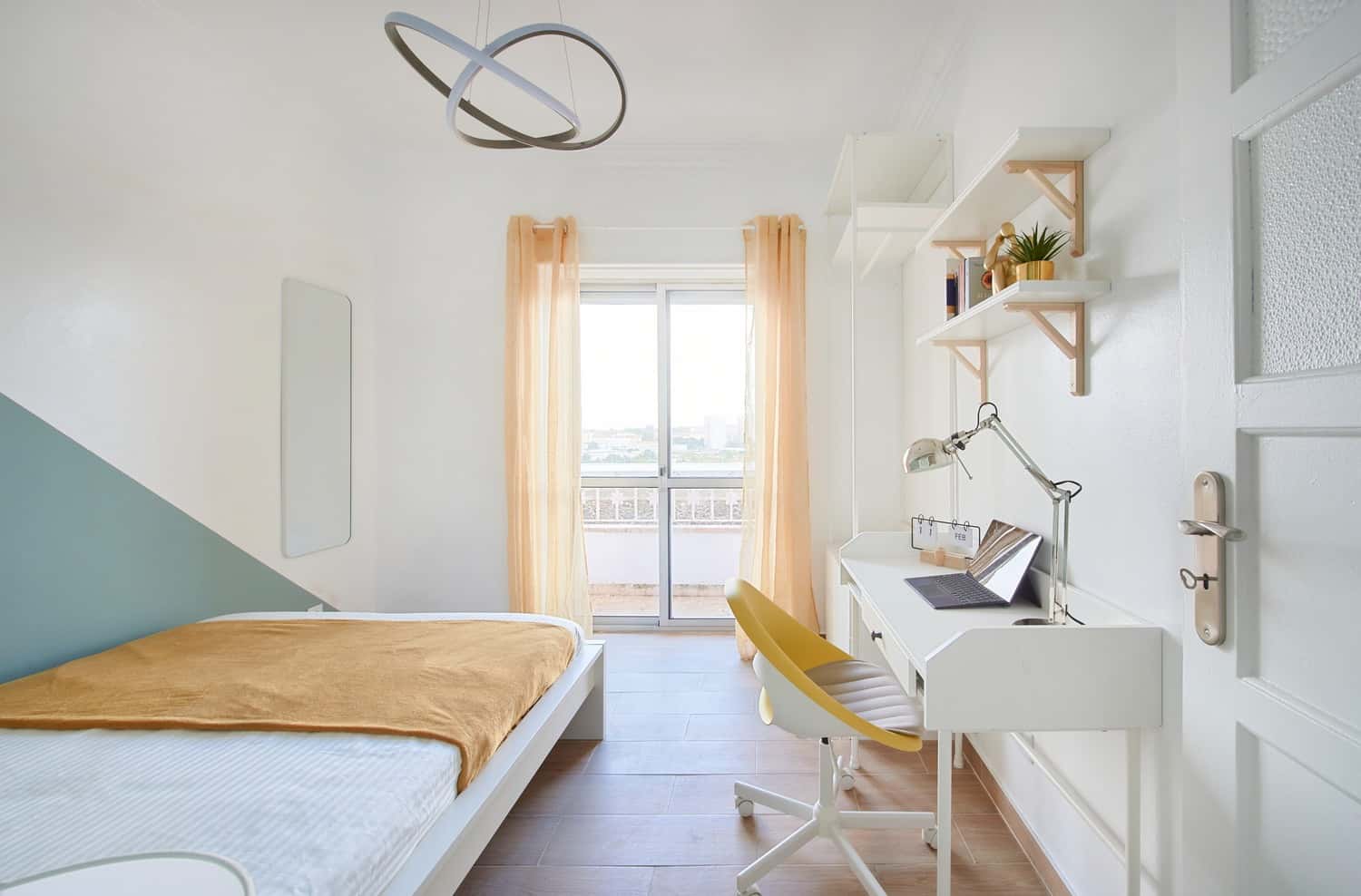 Room 4 - 205. Mouzinho Albuquerque 2 3E