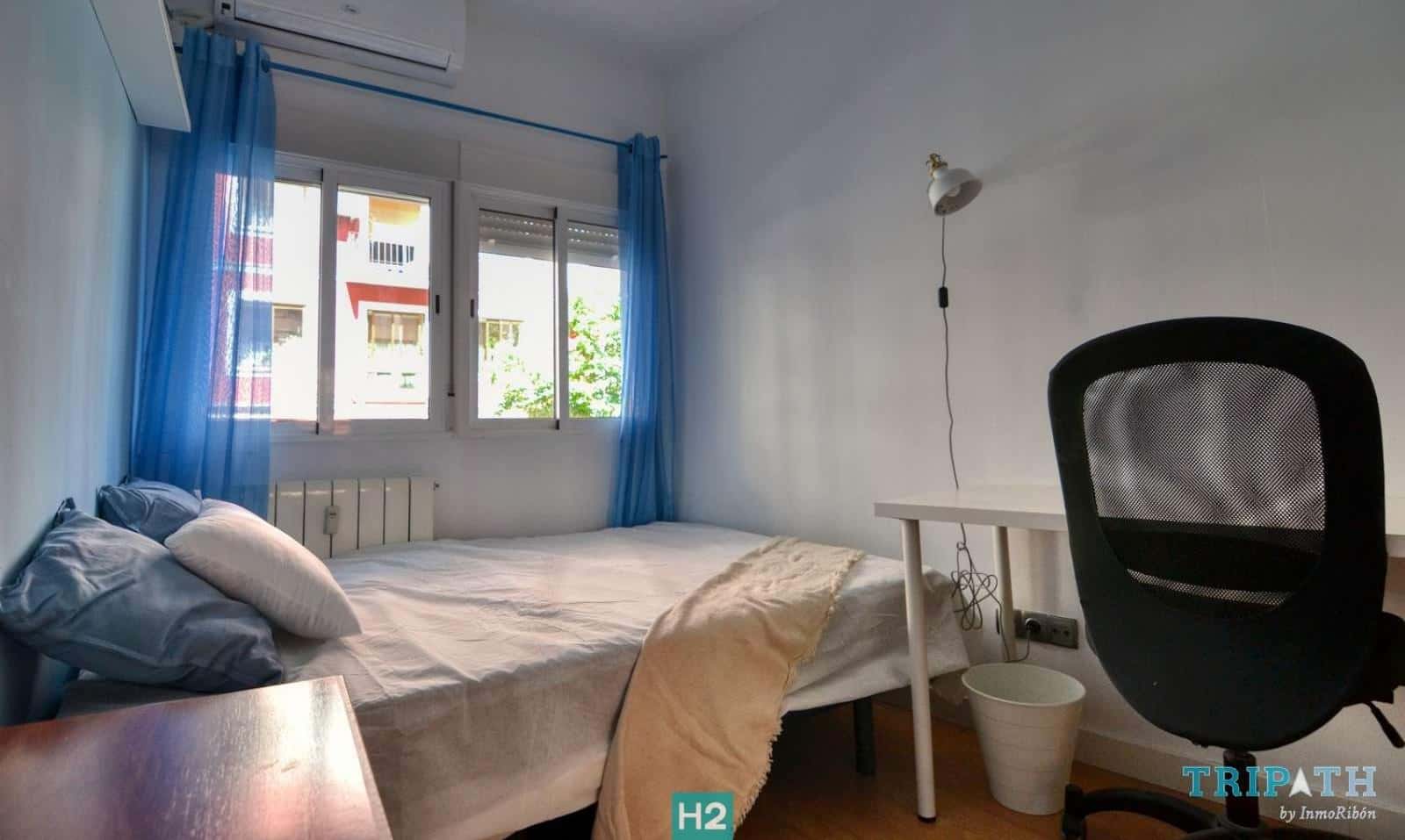 Double bed in Shared apartment in Madrid