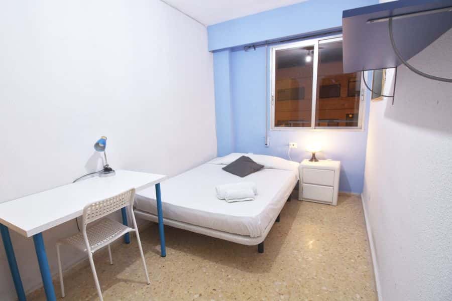 Habitación en piso de 4 habitaciones en El Pla Del Real