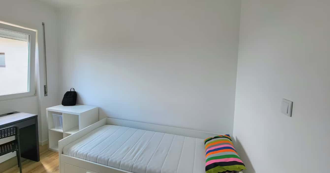 STANDARD ROOM WITH SHARED BATHROOM