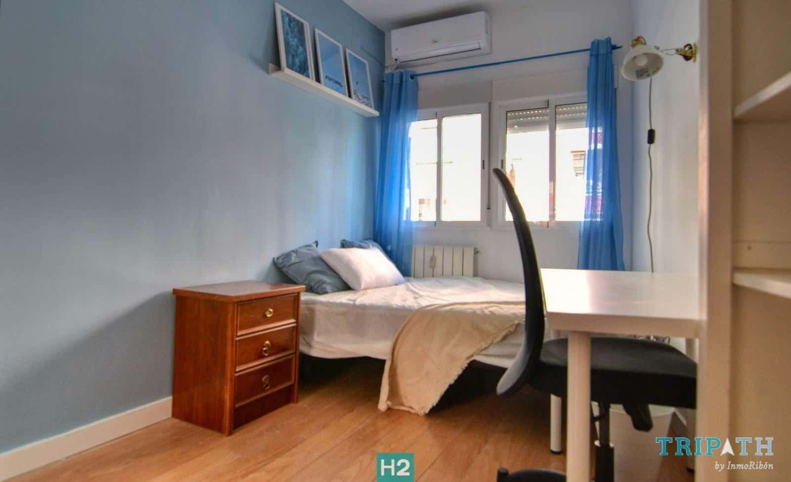 Double bed in Shared apartment in Madrid