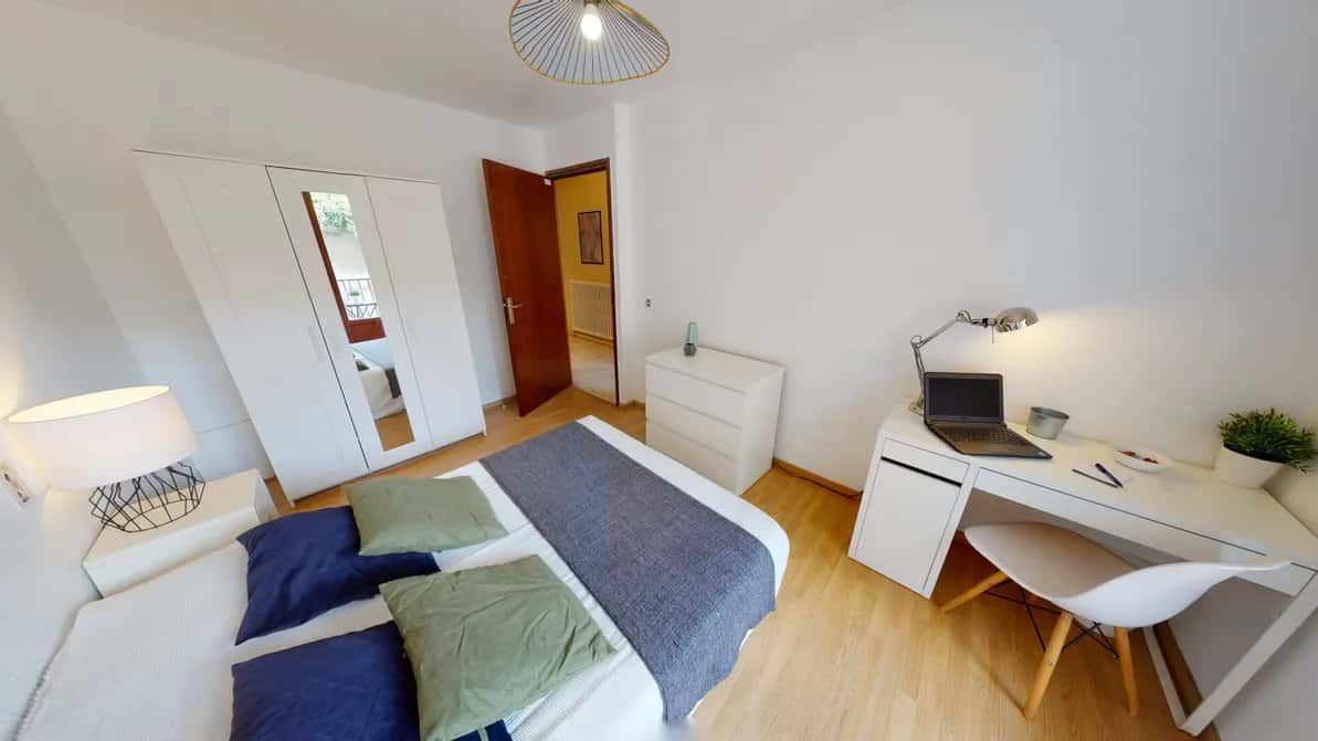 Room in Boulevard Lascrosses, Toulouse for 90 m² with 4 bedrooms