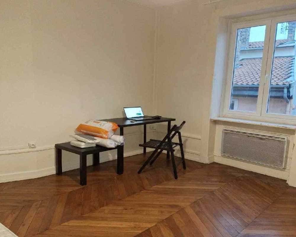 Chambre dans le rue Neuve