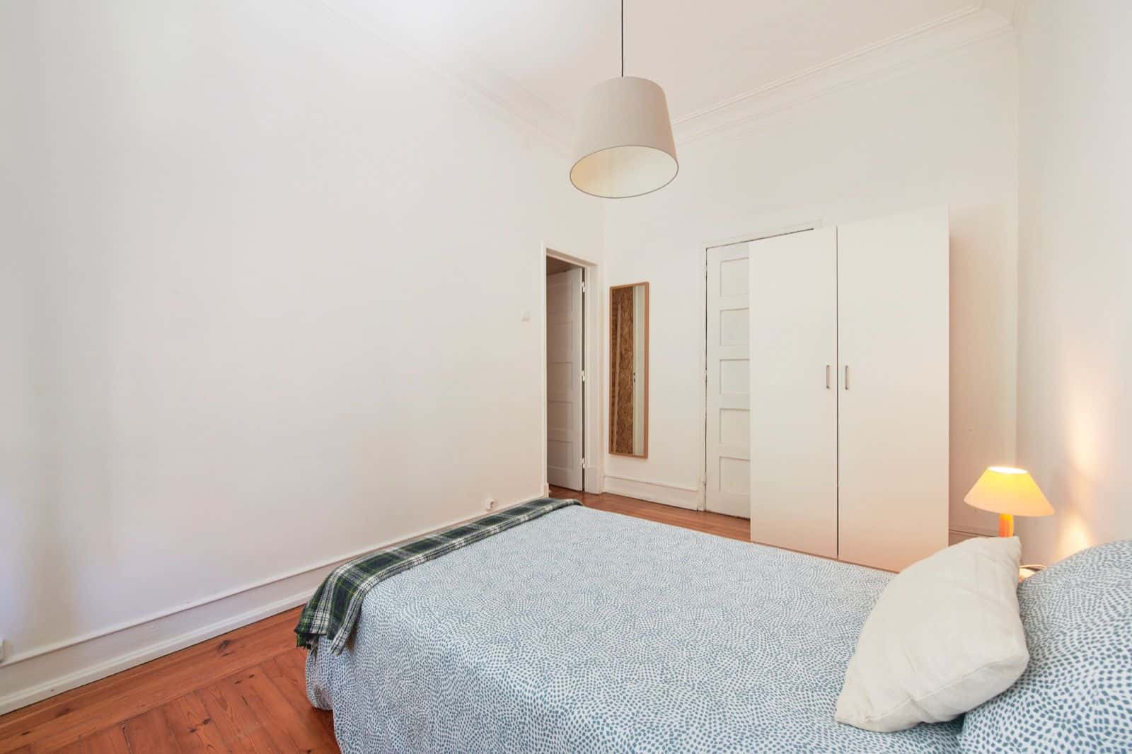 Bedroom in a 6-bedroom apartment in Lisbon - Room 6