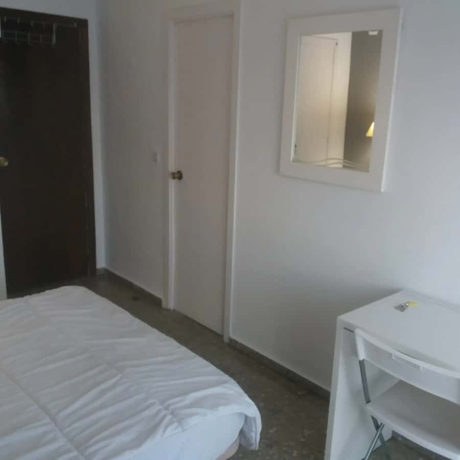 Habitación en piso de 4 habitaciones en Camins Al Grau
