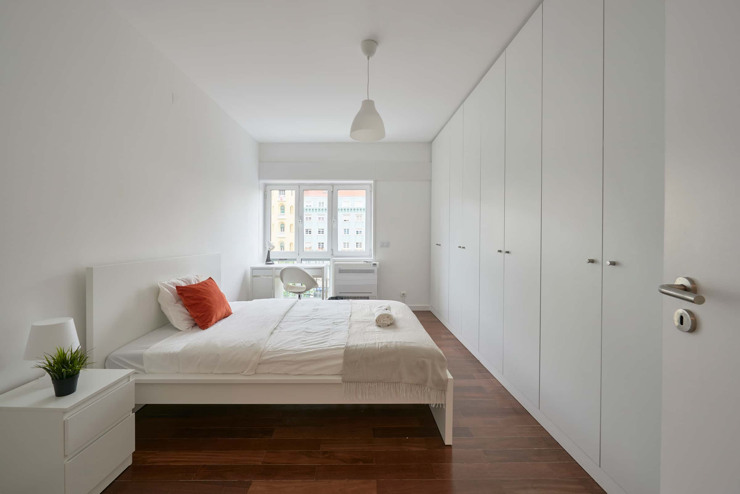 Bedroom in a 7-Bedroom Apartment in Av. da República, Lisbon - Room 5
