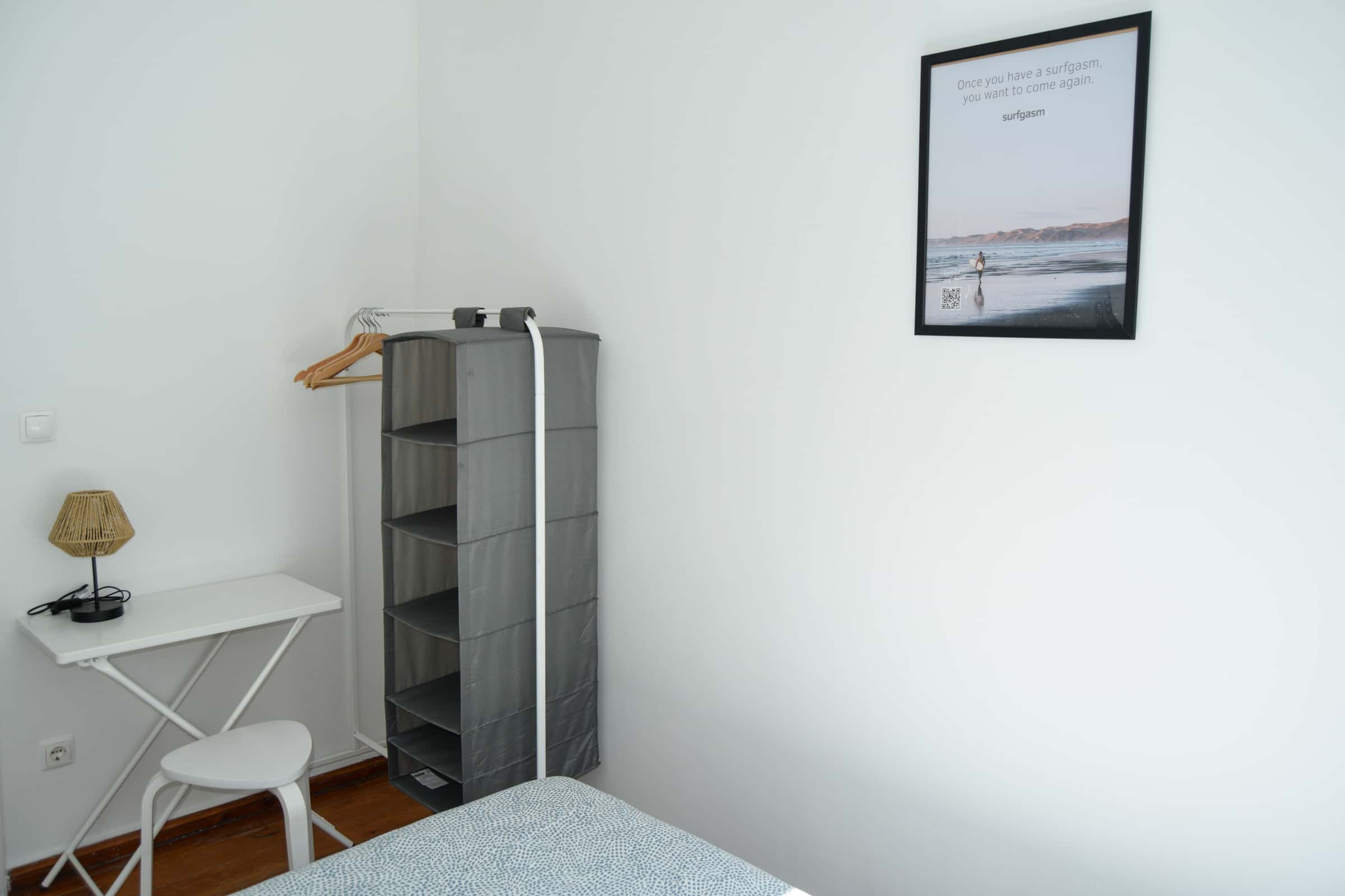 Room D in a 4-bedroom Apartment in Rua Palmira, Lisbon (Dec-Mar only)