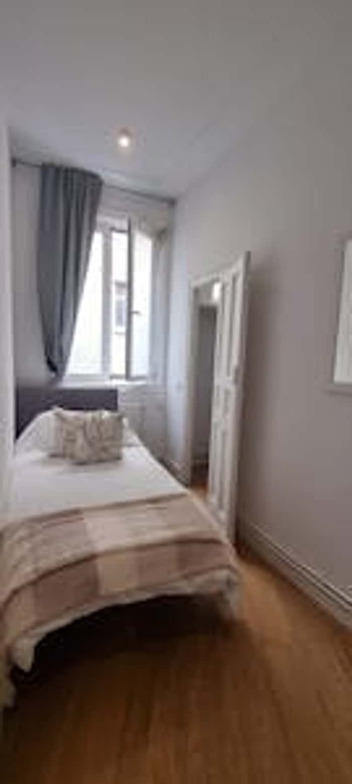 Listing photo thumbnail