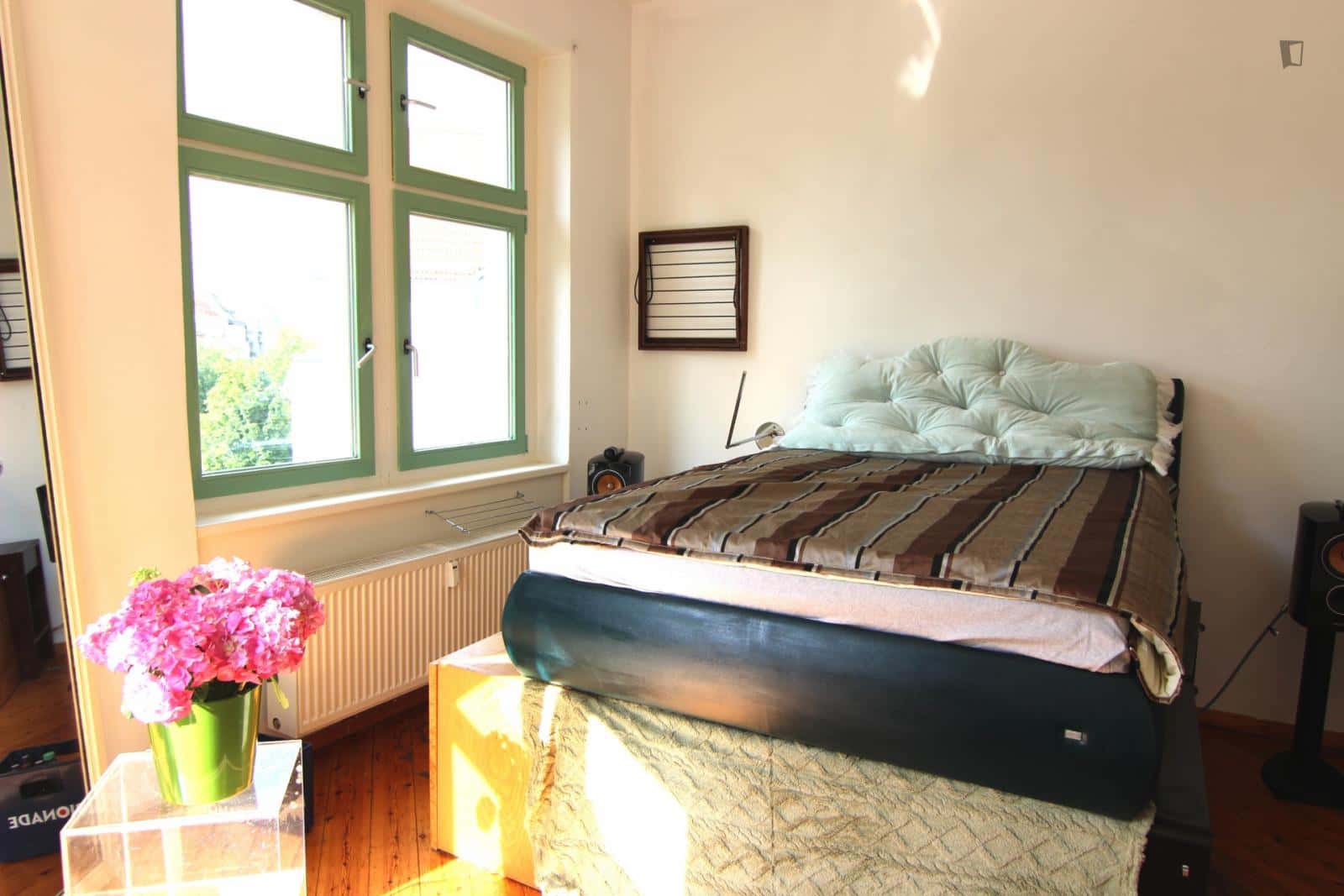 Room in Senefelderstraße, Berlin for 90 m² with 3 bedrooms - Photo 1