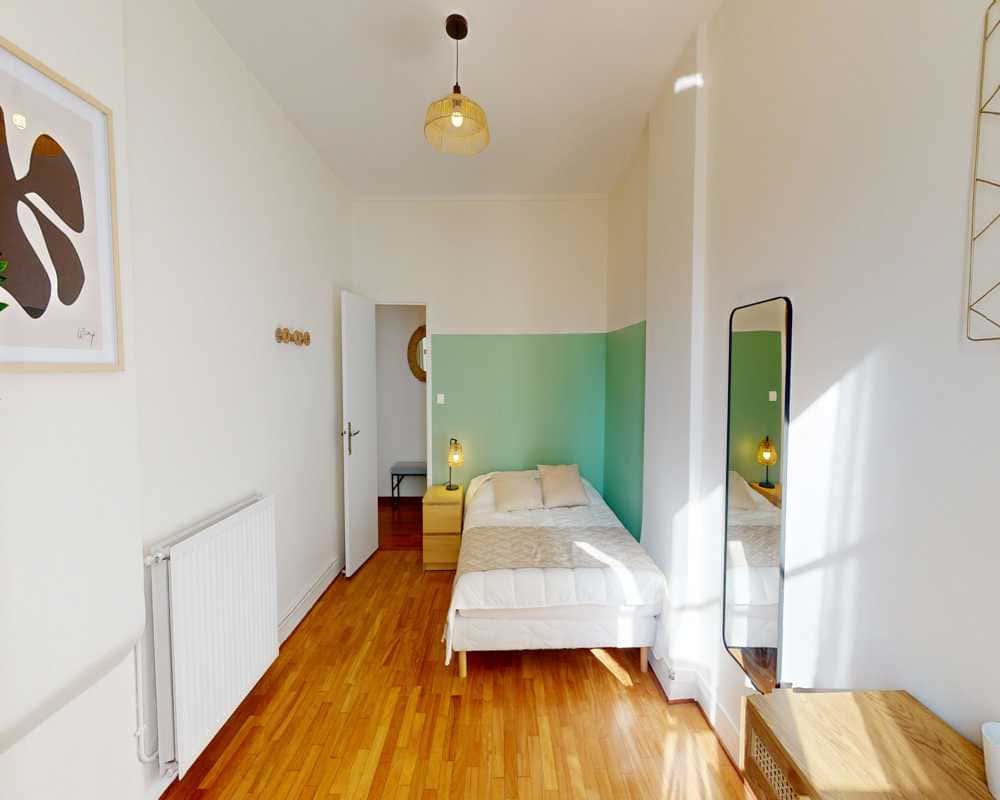 Chambre dans le Rue Roberval