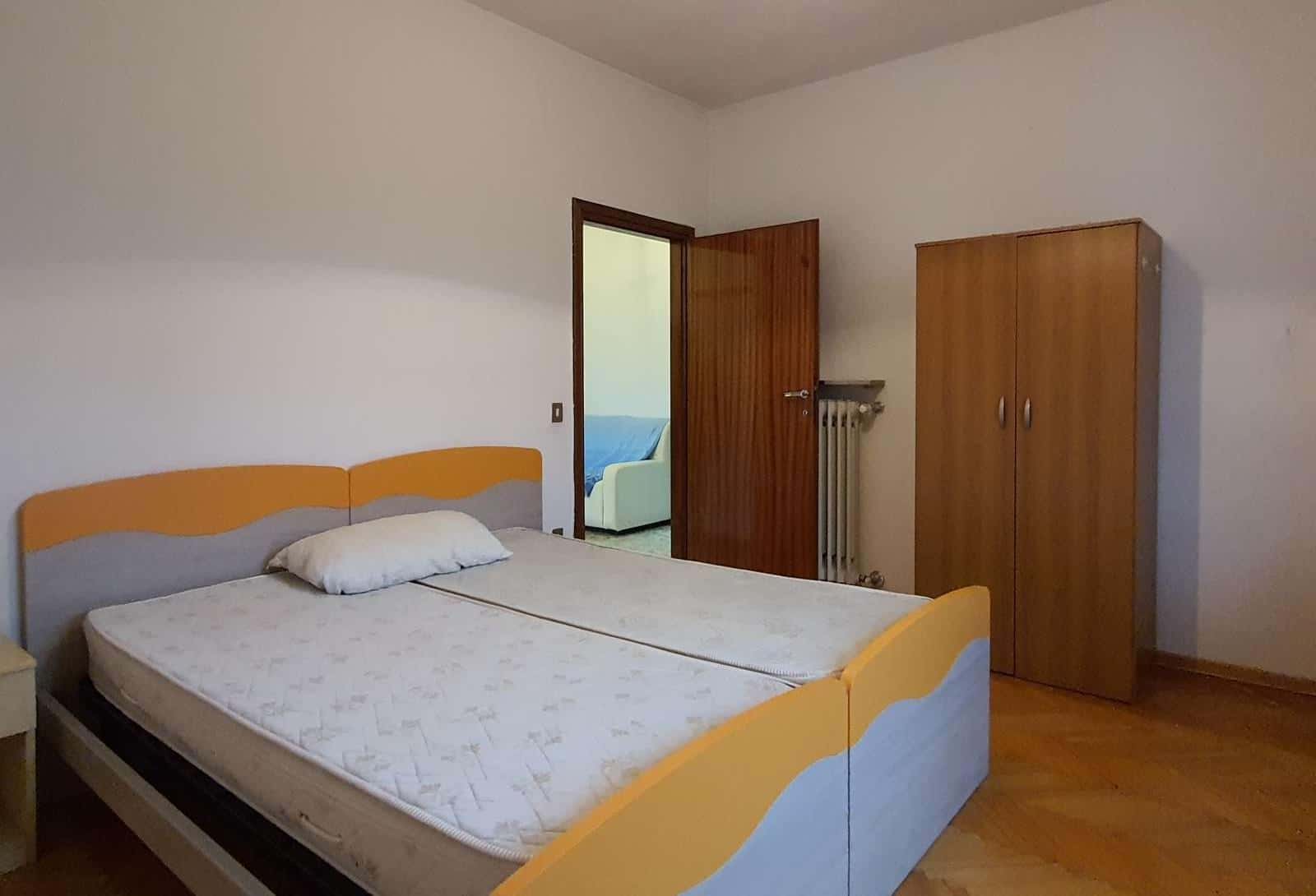 A26/S2 - stanza con due letti uniti in appartamento con terrazza panoramica, vicino alla BUC e al Centro Storico, a Trento