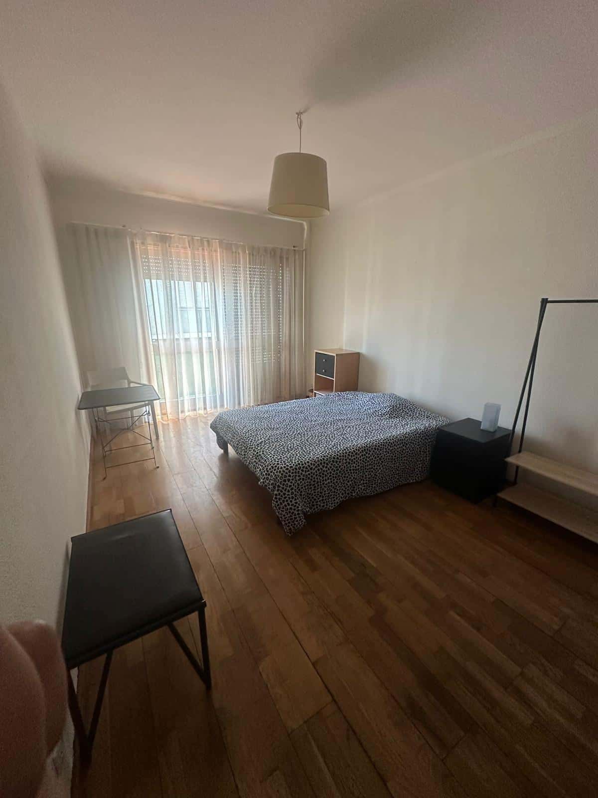 En-suite room in a 4-bedroom apartment in Porto - Room 4