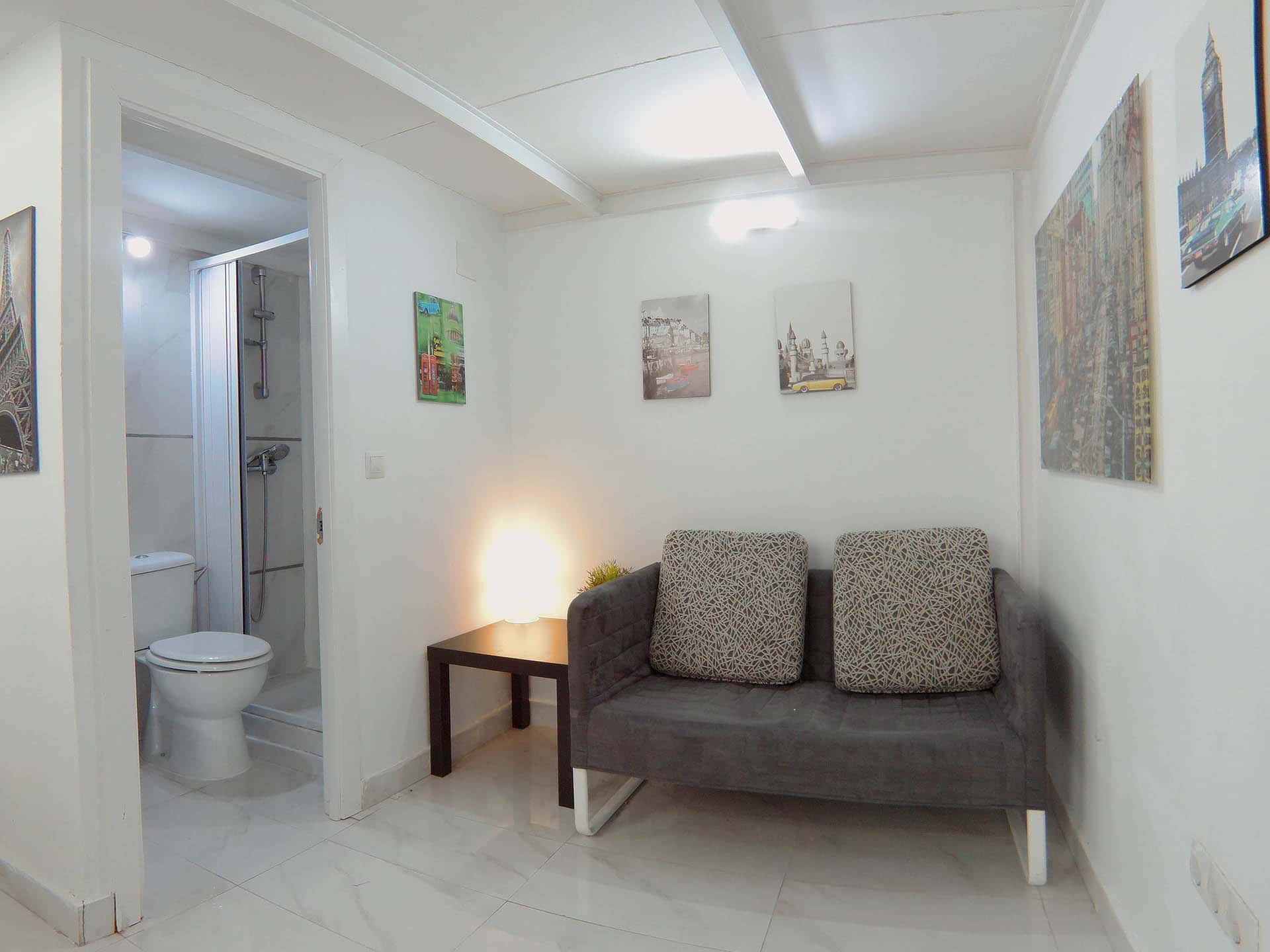 Room Calle Almendrales