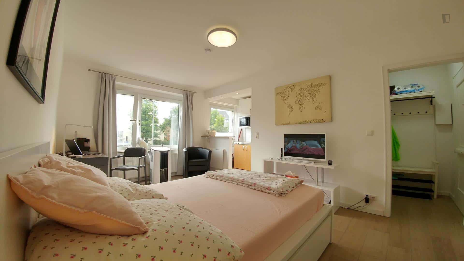 Apartment in Stadtwaldgürtel, Köln for 25 m² - Photo 1