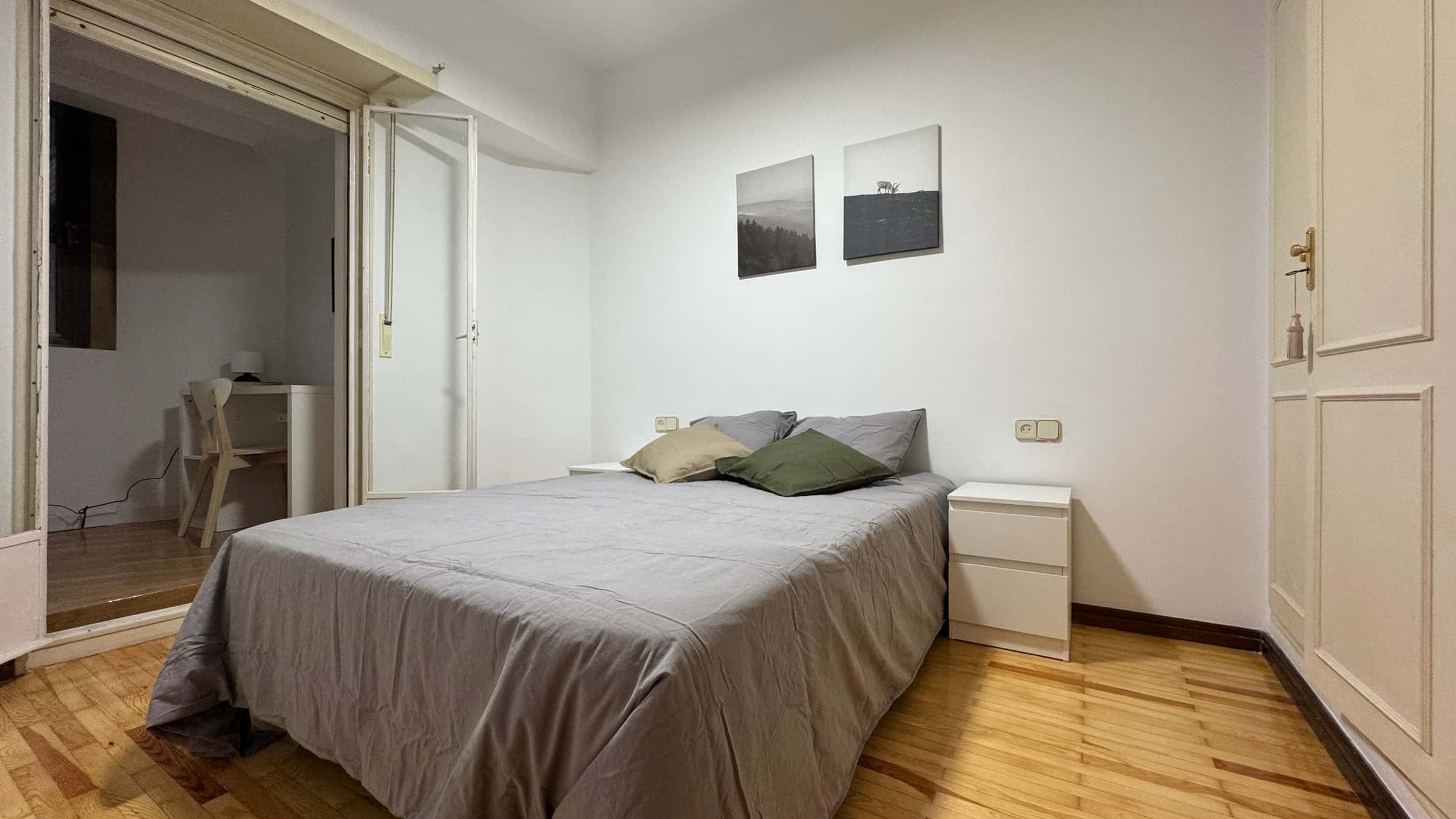 Chambre dans Calle del General Margallo, Madrid pour 100 m² avec 5 chambres