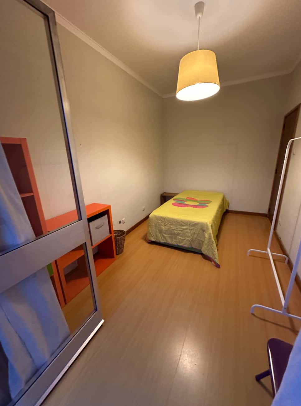 Room in a 4-bedroom apartment in Porto - Room 3
