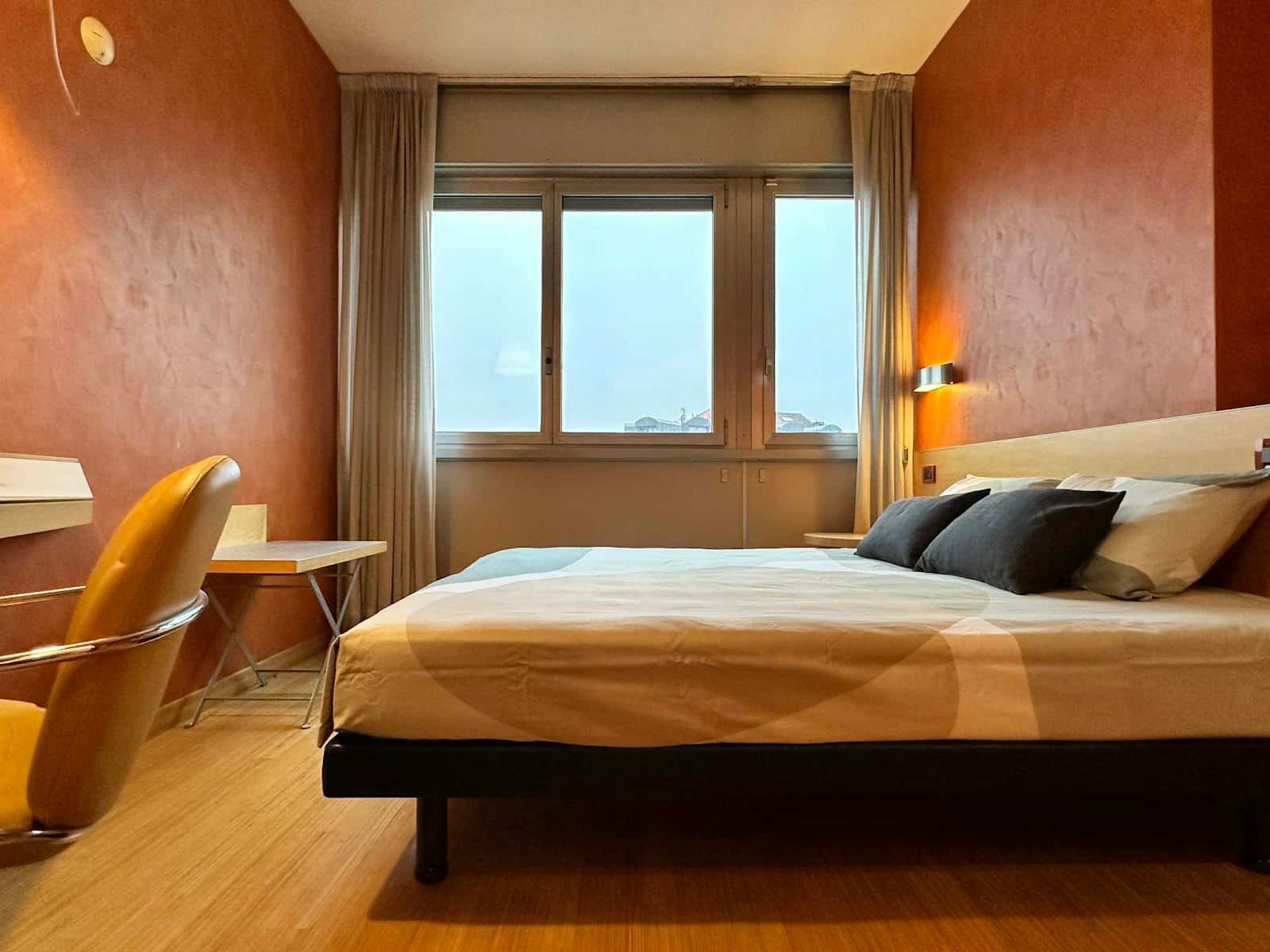 Room in Lungo Dora Napoli, Torino for 1100 m² with 10 bedrooms