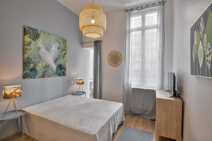 Listing photo thumbnail