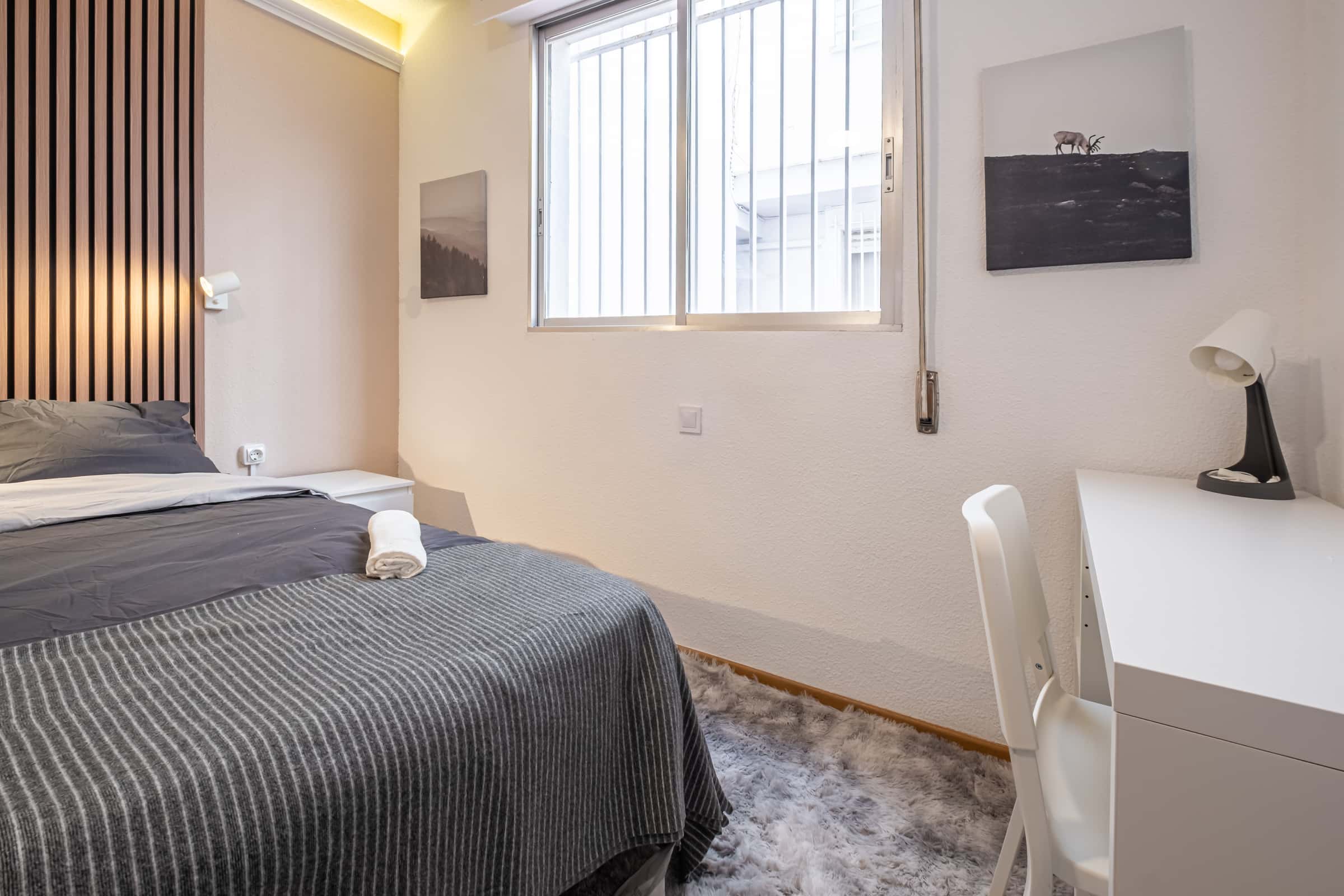 Zimmer in Carrer Italia, Alacant für 120 m² mit 6 Schlafzimmer