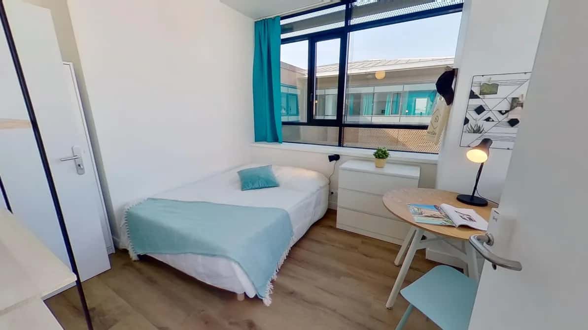 Room in Avenue Sainte-Anne, Asnières-sur-Seine for 166 m² with 9 bedrooms