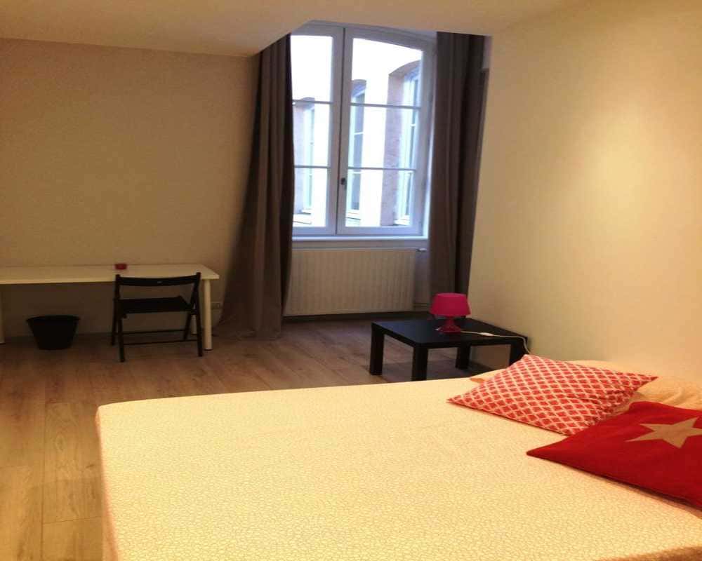 Chambre dans le place chazette