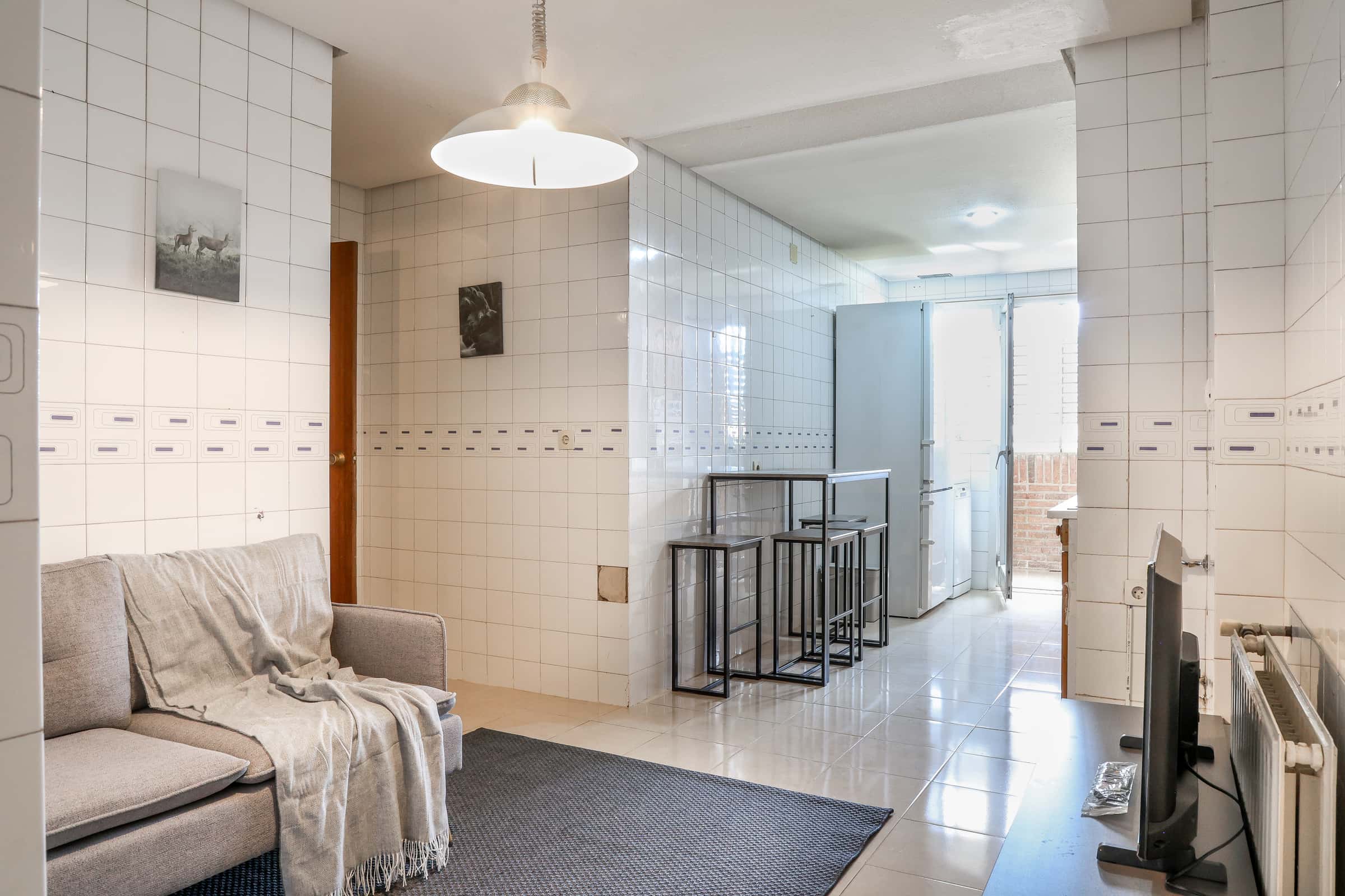 Chambre dans Calle de Santiago de Compostela, Madrid pour 120 m² avec 6 chambres