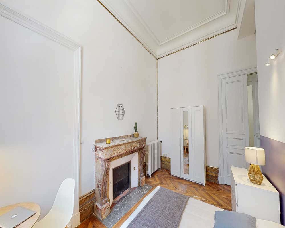 Chambre dans le rue Peyras